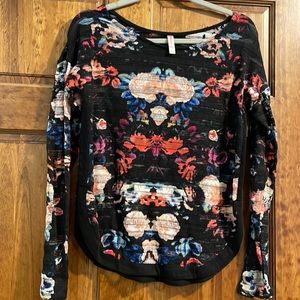 Xhilaration- large womens floral top